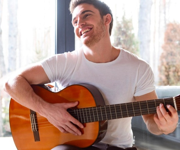 Grazie a Apaxil, le mie mani non sudano più quando suono la chitarra!